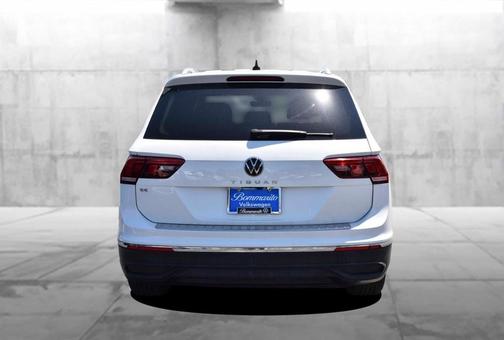 Opal White Pearl Effect 2023 Volkswagen Tiguan 2.0T SE