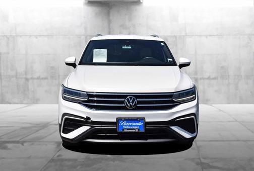 Opal White Pearl Effect 2023 Volkswagen Tiguan 2.0T SE