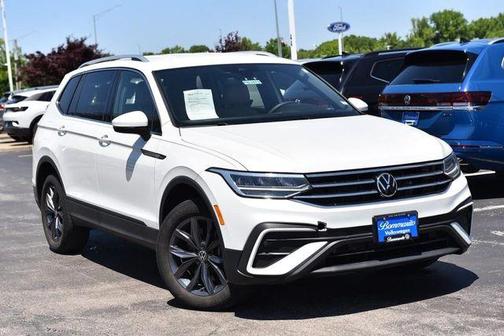 Opal White Pearl Effect 2023 Volkswagen Tiguan 2.0T SE