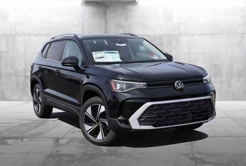 Deep Black Pearl Effect 2026 Volkswagen Taos 1.5T SE