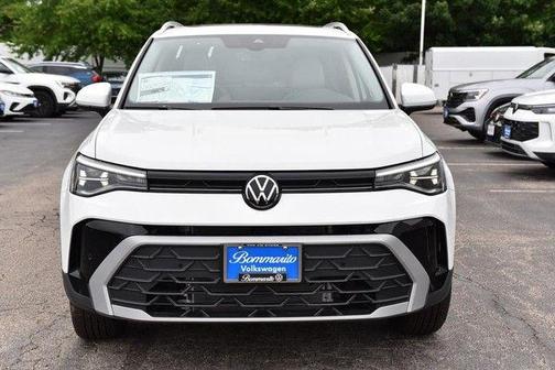 Pure White 2026 Volkswagen Taos 1.5T SE
