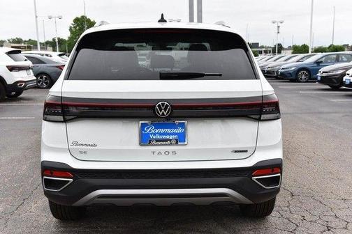Pure White 2026 Volkswagen Taos 1.5T SE