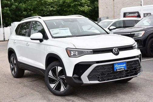 Pure White 2026 Volkswagen Taos 1.5T SE