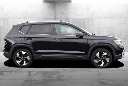 Deep Black Pearl Effect 2025 Volkswagen Taos 1.5T SE