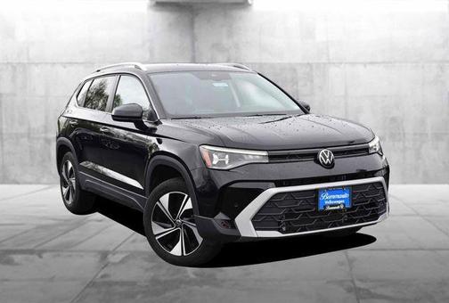 Deep Black Pearl Effect 2025 Volkswagen Taos 1.5T SE