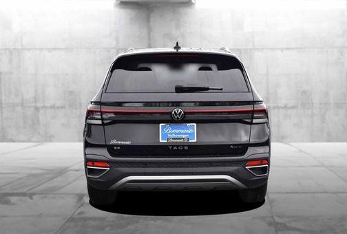 Deep Black Pearl Effect 2025 Volkswagen Taos 1.5T SE