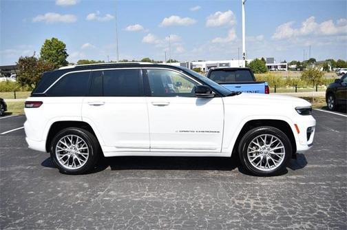 2022 Jeep Grand Cherokee Summit