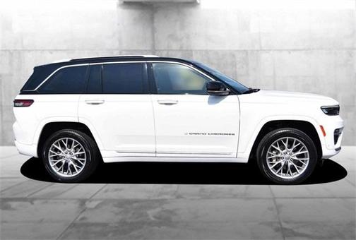 2022 Jeep Grand Cherokee Summit
