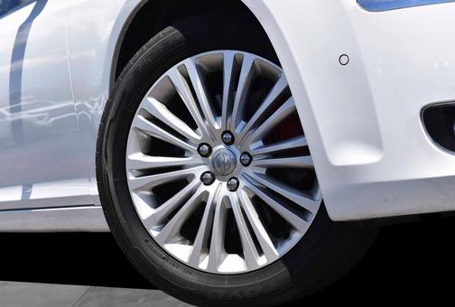 Bright White Clearcoat 2014 Chrysler 300C Base