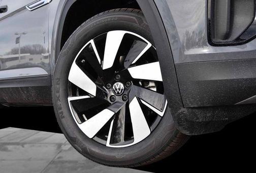 Pure Gray 2026 Volkswagen Atlas Cross Sport 2.0T SE W/TECHNOLOGY