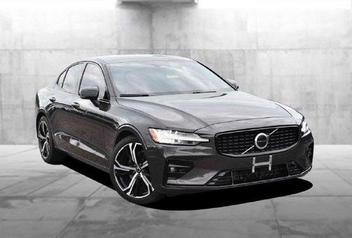 Platinum Grey Metallic 2025 Volvo S60 B5 Core