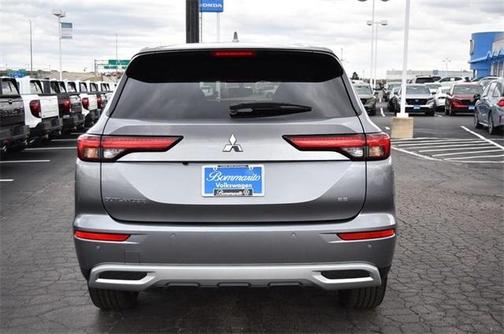 2023 Mitsubishi Outlander SE