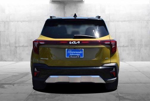 Green / Black 2024 Kia Seltos S