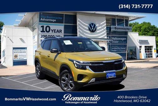 Green / Black 2024 Kia Seltos S