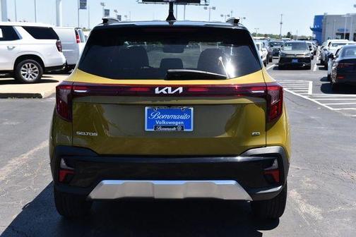 Green / Black 2024 Kia Seltos S
