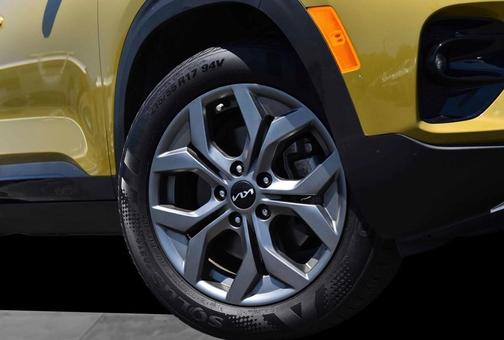 Green / Black 2024 Kia Seltos S