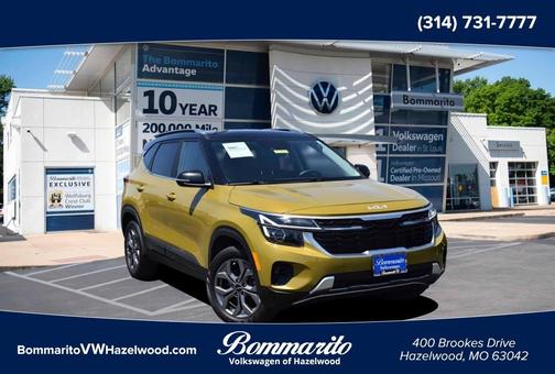 Green / Black 2024 Kia Seltos S
