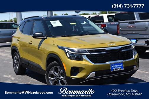 Green / Black 2024 Kia Seltos S