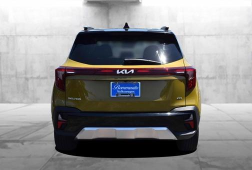 Green / Black 2024 Kia Seltos S
