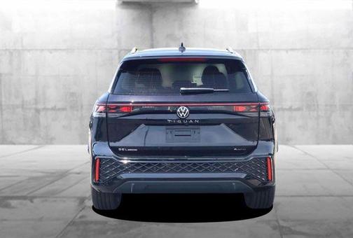 Deep Black Pearl 2026 Volkswagen Tiguan 2.0T SEL R-Line