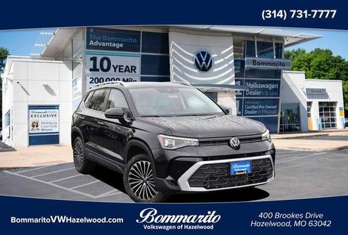 Deep Black Pearl Effect 2025 Volkswagen Taos 1.5T SE