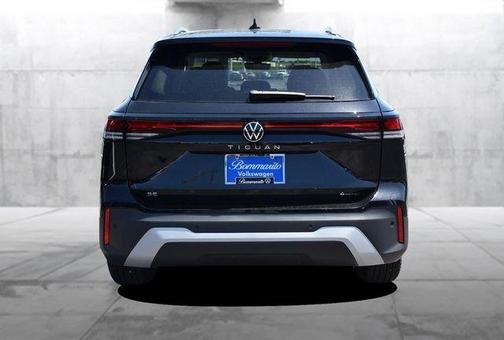 Deep Black Pearl 2026 Volkswagen Tiguan 2.0T SE