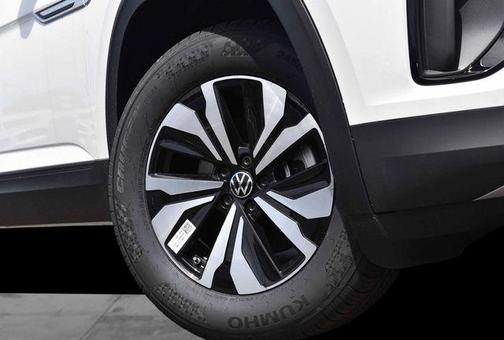 Opal White Pearl 2026 Volkswagen Atlas Cross Sport 2.0T SE