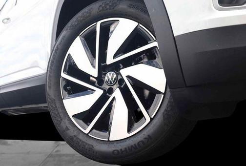 Opal White Pearl 2026 Volkswagen Atlas 2.0T SE w/Technology