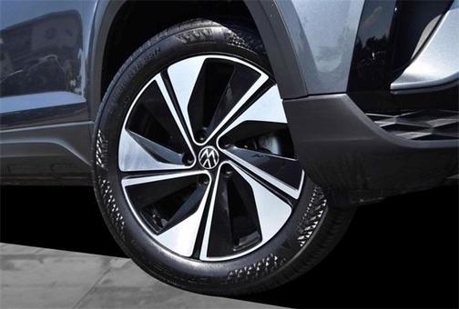 2024 Volkswagen Taos SE 4MOTION