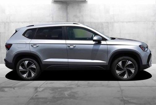 Pyrite Silver Metallic 2025 Volkswagen Taos 1.5T SE