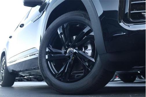 2026 Volkswagen Atlas Cross Sport 2.0T SEL R-Line Black