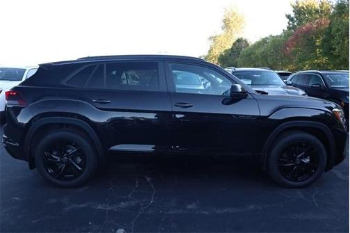 2026 Volkswagen Atlas Cross Sport 2.0T SEL R-Line Black