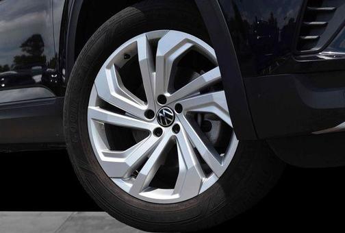 Deep Black Pearl Effect 2023 Volkswagen Atlas 3.6L SE w/Technology