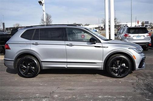 2024 Volkswagen Tiguan 2.0T SE R-Line Black