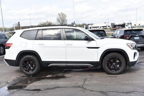 2025 Volkswagen Atlas 2.0T Peak Edition