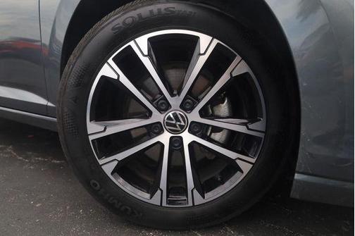 Platinum Gray Metallic 2025 Volkswagen Jetta 1.5T Sport