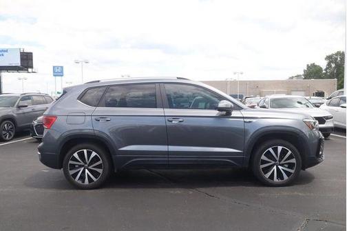 Platinum Gray Metallic 2023 Volkswagen Taos 1.5T SE