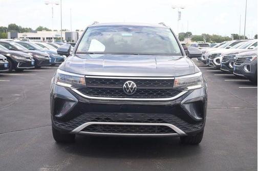 Platinum Gray Metallic 2023 Volkswagen Taos 1.5T SE