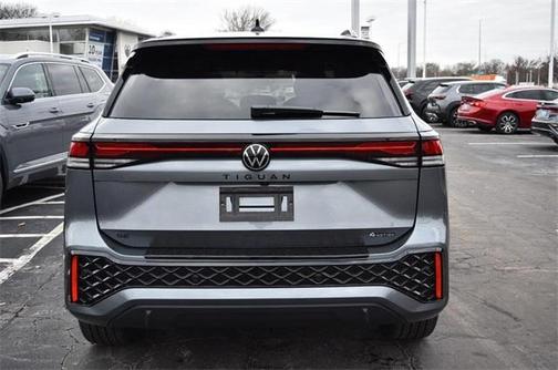 2026 Volkswagen Tiguan 2.0T SE R-Line Black