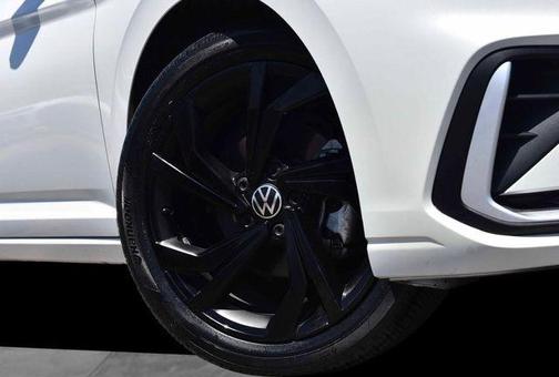 Opal White Pearl Effect 2025 Volkswagen Jetta 1.5T SE