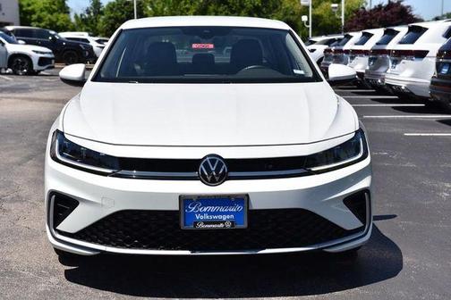 Opal White Pearl Effect 2025 Volkswagen Jetta 1.5T SE