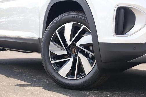 Opal White Pearl 2026 Volkswagen Atlas 2.0T SEL