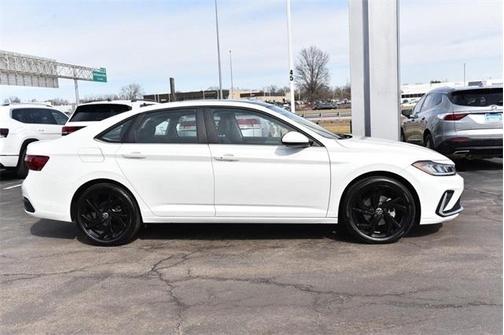 2025 Volkswagen Jetta 1.5T SE