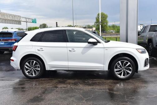 Glacier White Metallic 2023 Audi Q5 45 S line quattro Premium