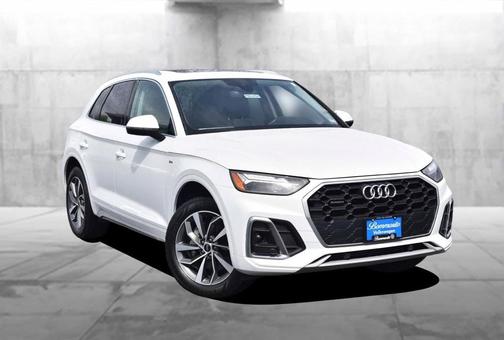 Glacier White Metallic 2023 Audi Q5 45 S line quattro Premium