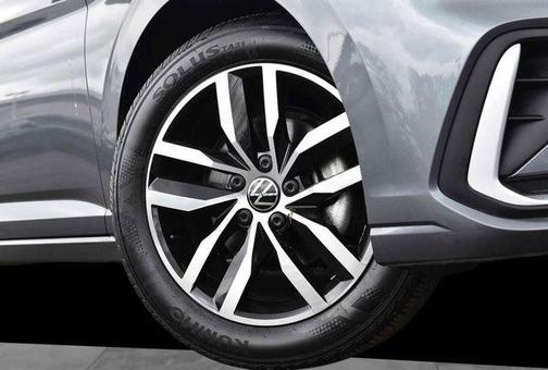 Platinum Gray Metallic 2025 Volkswagen Jetta 1.5T SE