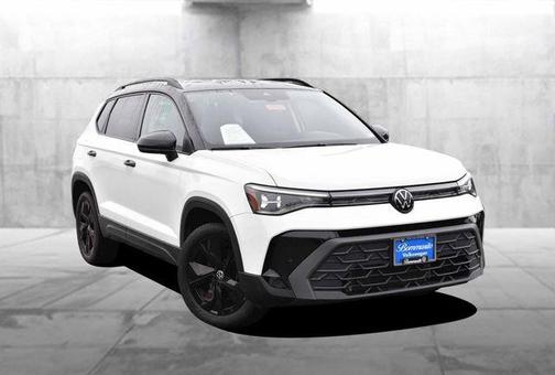 Pure White W/Black Roof 2025 Volkswagen Taos 1.5T SE Black