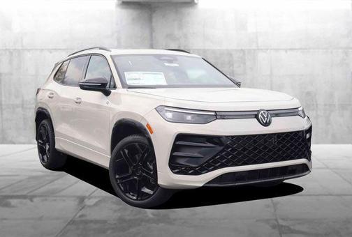 Sandstone 2026 Volkswagen Tiguan 2.0T SE R-Line Black
