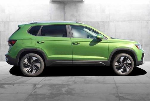 Bright Moss Green Metallic 2026 Volkswagen Taos 1.5T SE