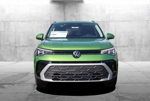 Bright Moss Green Metallic 2026 Volkswagen Taos 1.5T SE
